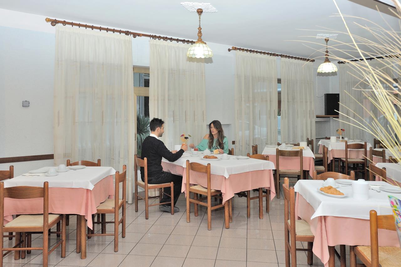 Hotel Lidia Alba Adriatica Exterior foto