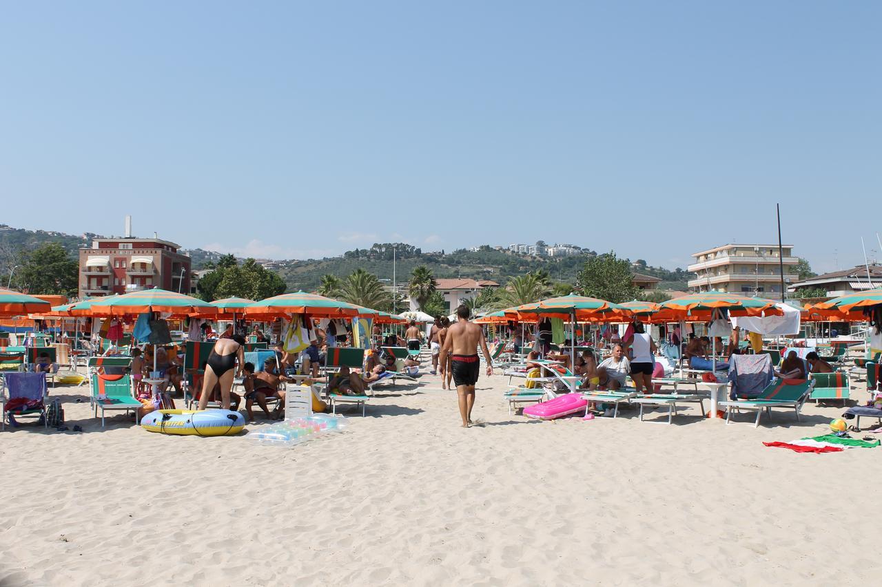 Hotel Lidia Alba Adriatica Exterior foto