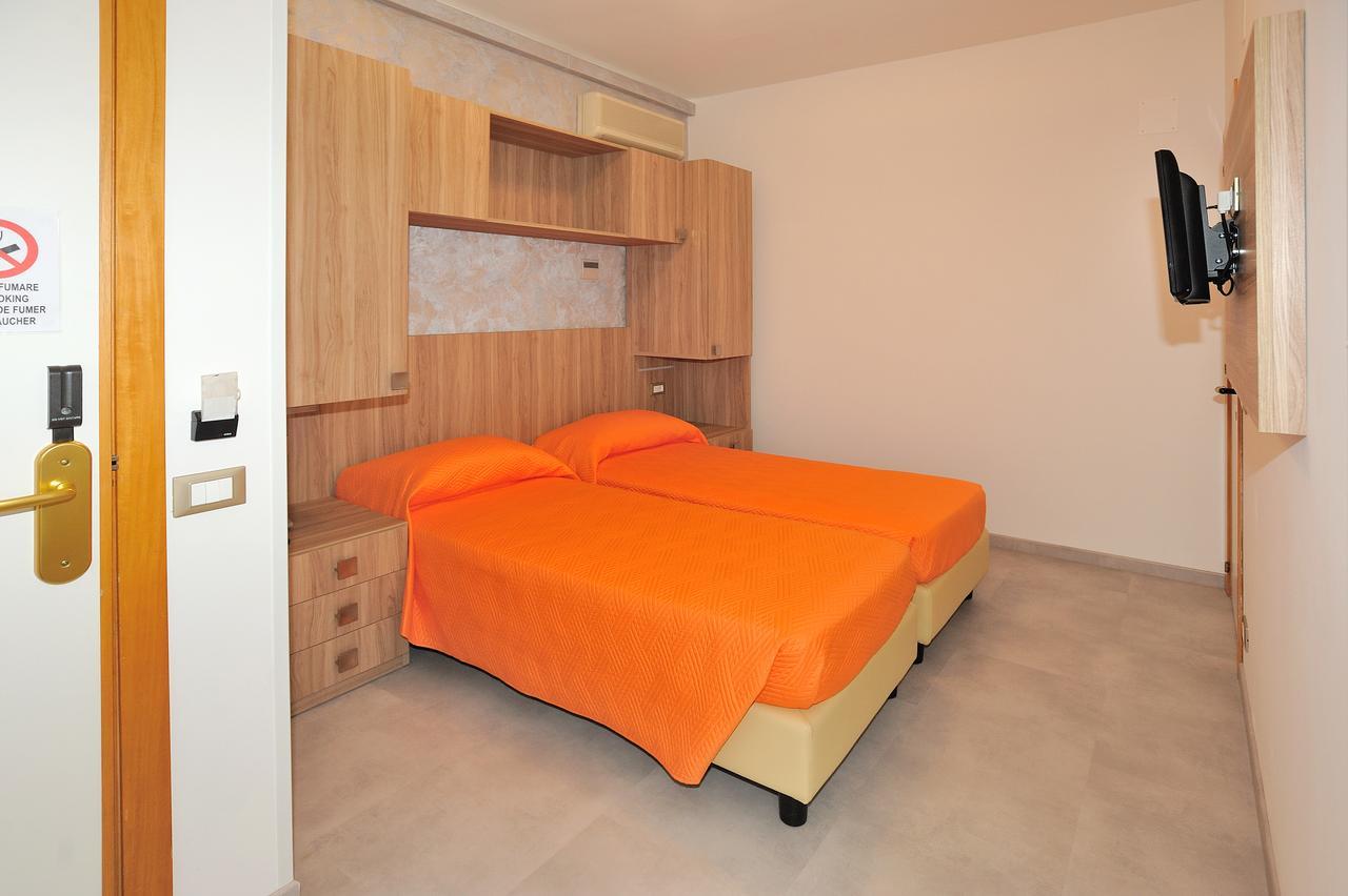 Hotel Lidia Alba Adriatica Exterior foto